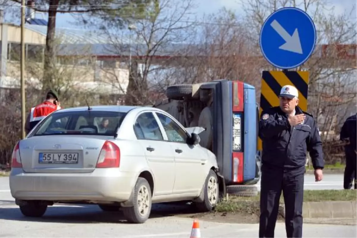 Otomobil Hırsızı Kaçarken Kaza Yapınca Ağır Yaralandı