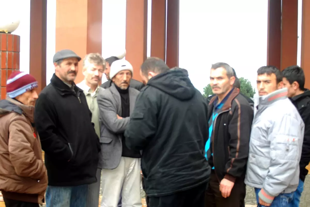 Paralarını Alamayan İşçiler Valiliğe Yürüdü