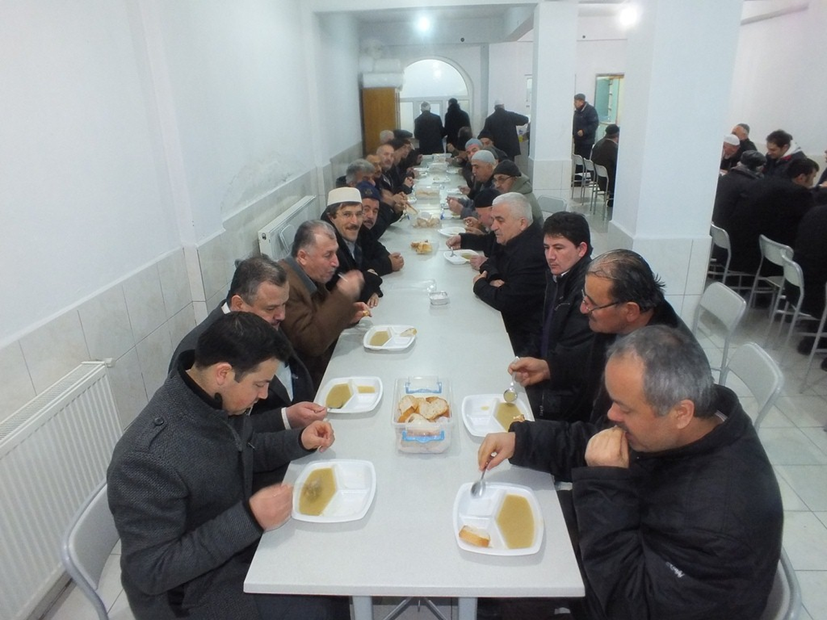 Namazını Camide Kılan Cemaate Kahvaltı İkramı