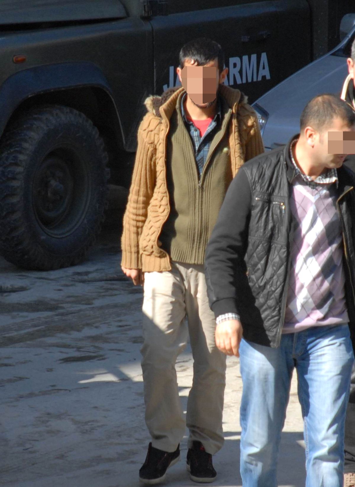 Uyuşturucu Suçundan Aranan Genç Teslim Oldu