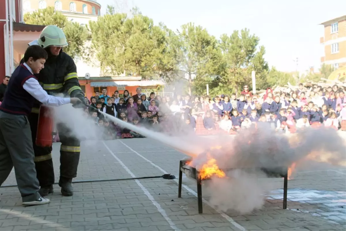 Yenişehir İtfaiyesinden Öğrencilere Yangın Dersi