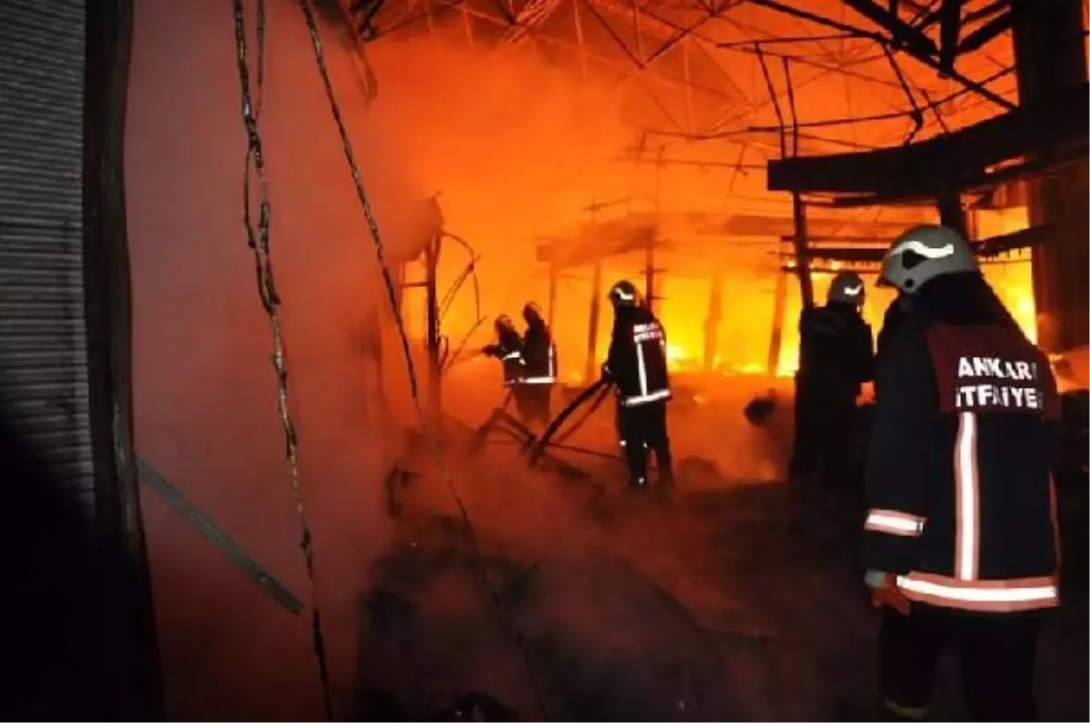 Yunus Emre Halk Çarşısı\'ndaki Yangın