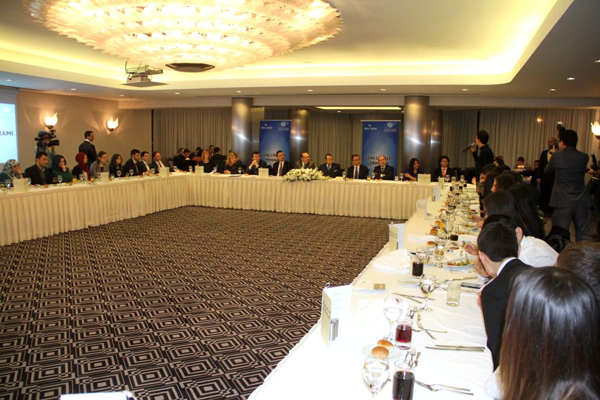 AB Bakanı Bağış, Yurt Dışında Yaşayan Gençlerle Buluştu