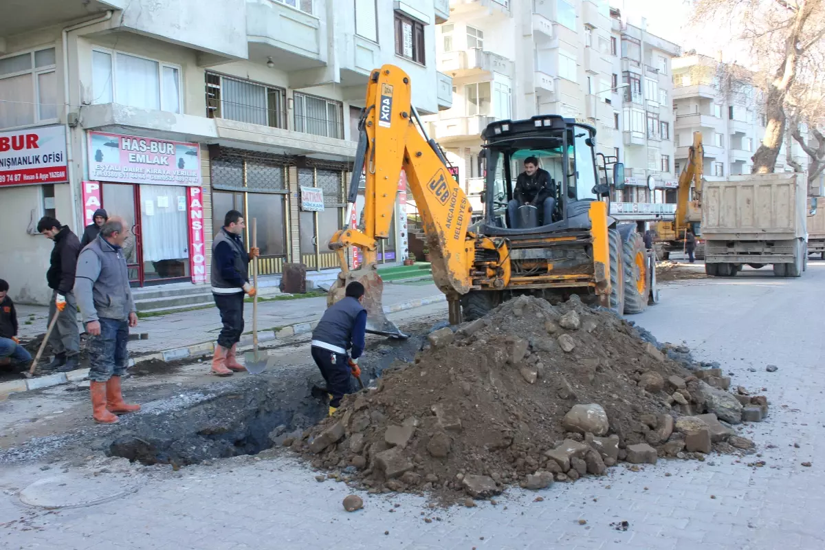 Akçakoca Çınar Caddesinde Hatların Yenileme ve Baskı Beton Çalışmalarına Başlandı