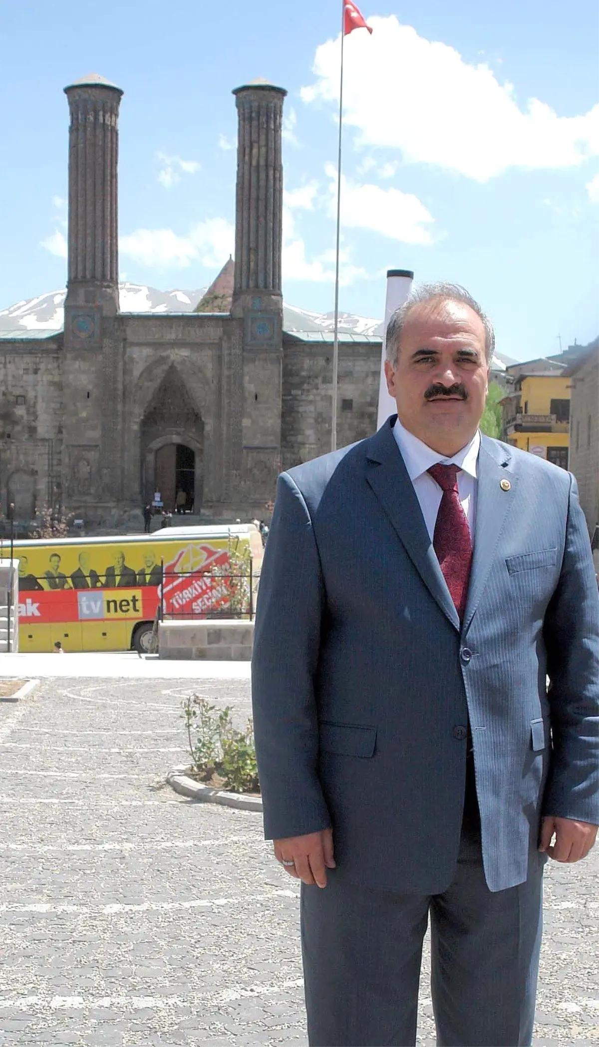 Aksak, "Merhamet, En Çok Kadınların Yüreğine Yakışıyor"