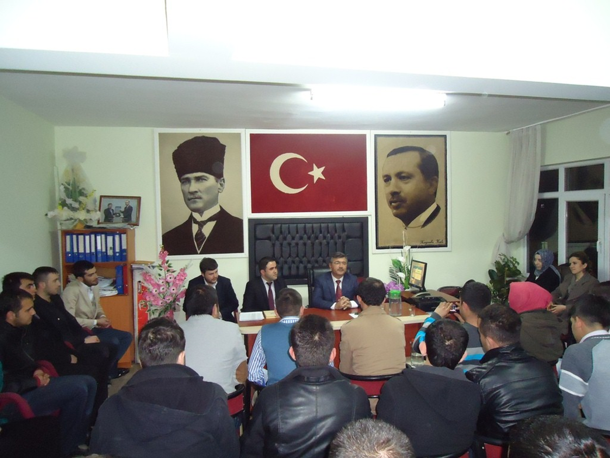 Başkan Akdoğan AK Parti Gençlik Kolları ile Buluştu