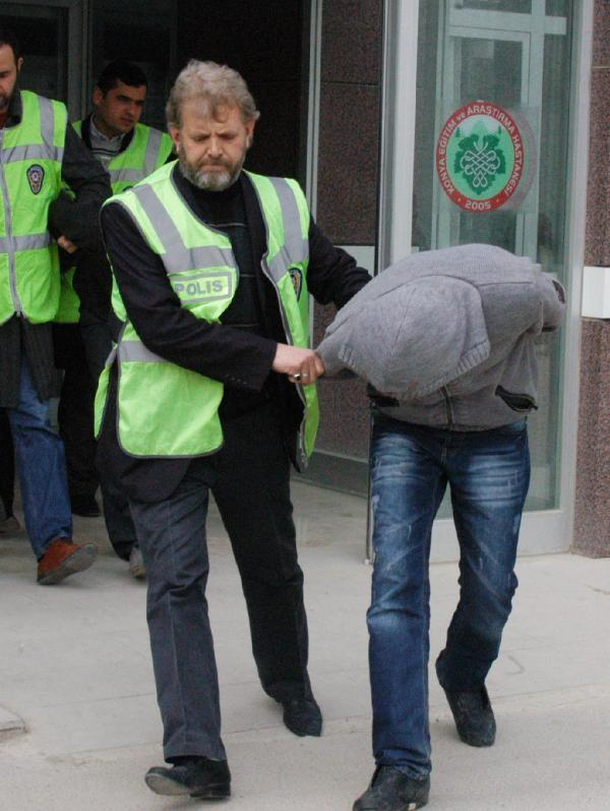 Çaldıklarını Pantolonun İçine Saklarken Yakalandı