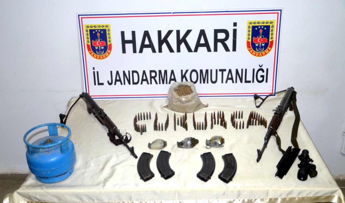 Çukurca\'da PKK\'ya Ait Silah ve El Bombaları Bulundu