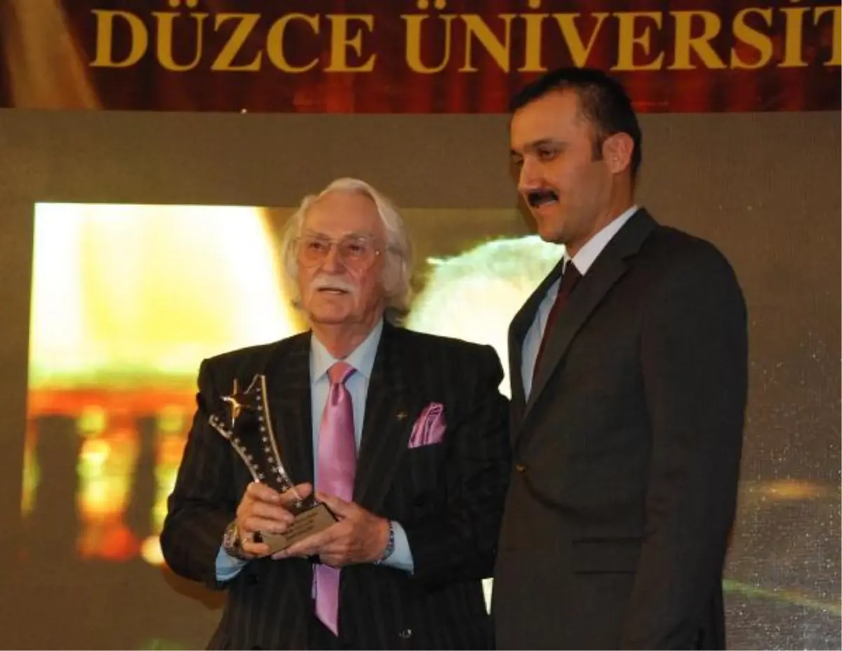 Düzce Üniversitesi 2012\'nin En İyilerini Ödüllendirdi