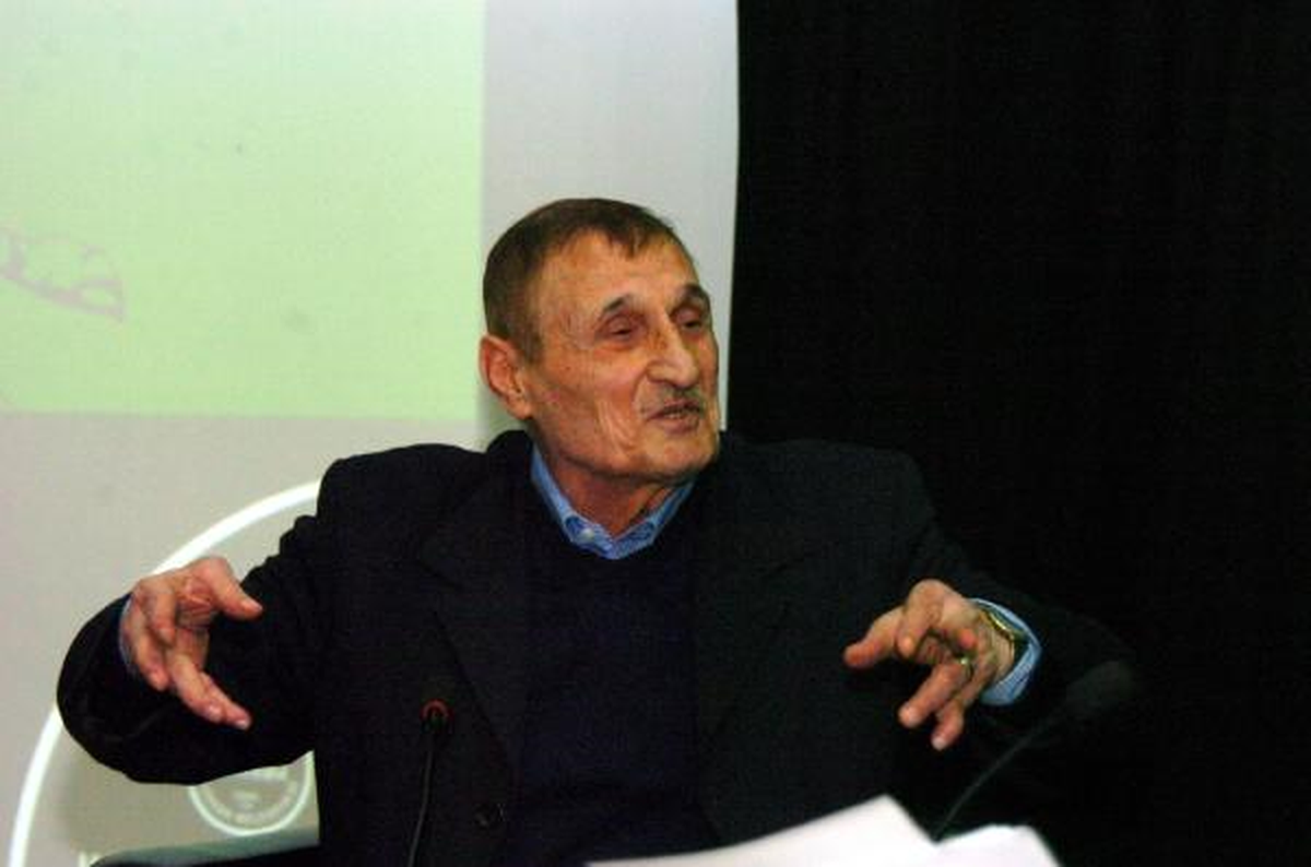 Efsane Kaleci Varol Ürkmez, İzmir\'de Söyleşiye Katıldı