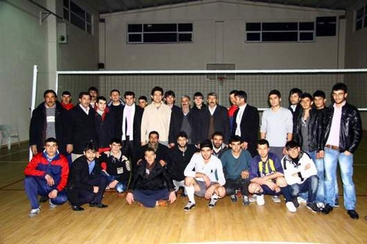 Erciş Kaymakamı Baran, Köylü Gençlerle Sporda Buluşuyor