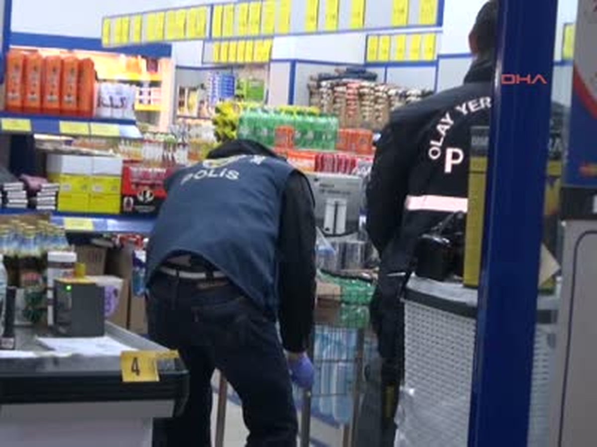 Genç Kızın Boğazına Bıçak Dayayıp Soygun Yaptılar