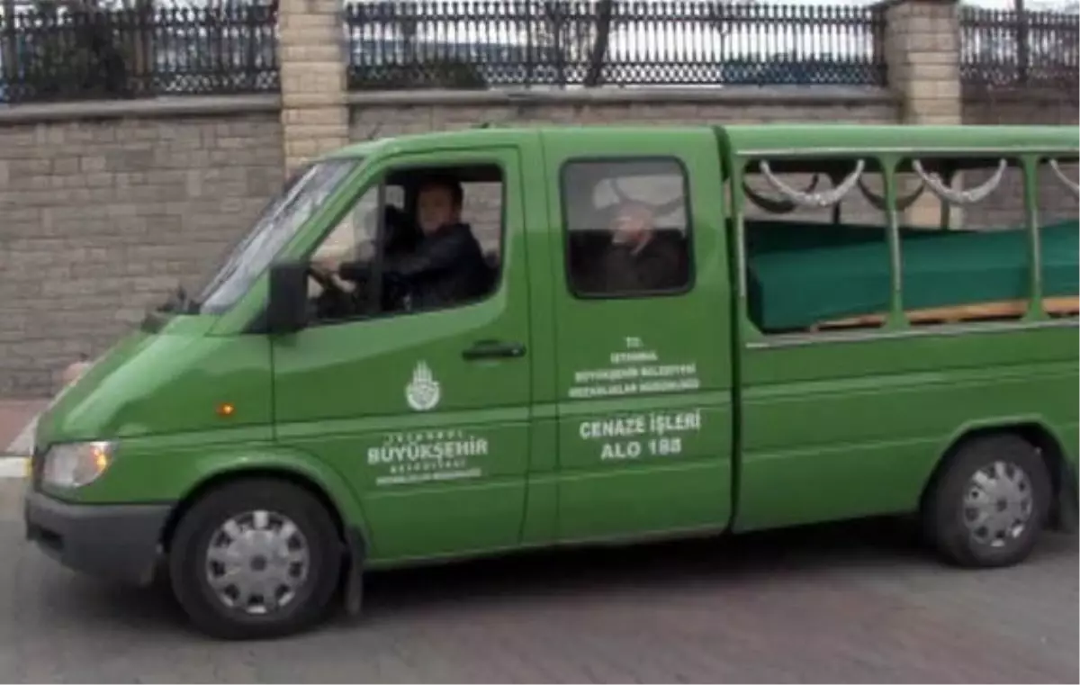 Kadıköy'deki Cinayette Ölenlerin Cenazeleri Adli Tıp'tan Alındı