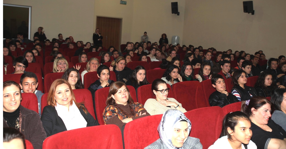 Kadınlar 8 Mart\'ı Tiyatroyla Kutlamaya Başladı