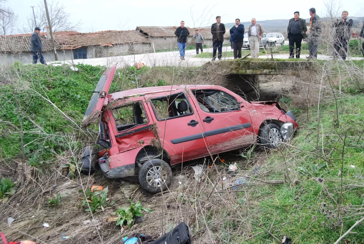 Malkara\' da Trafik Kazası; 1 Ölü 3\' Ü Çocuk 5 Ağır Yaralı