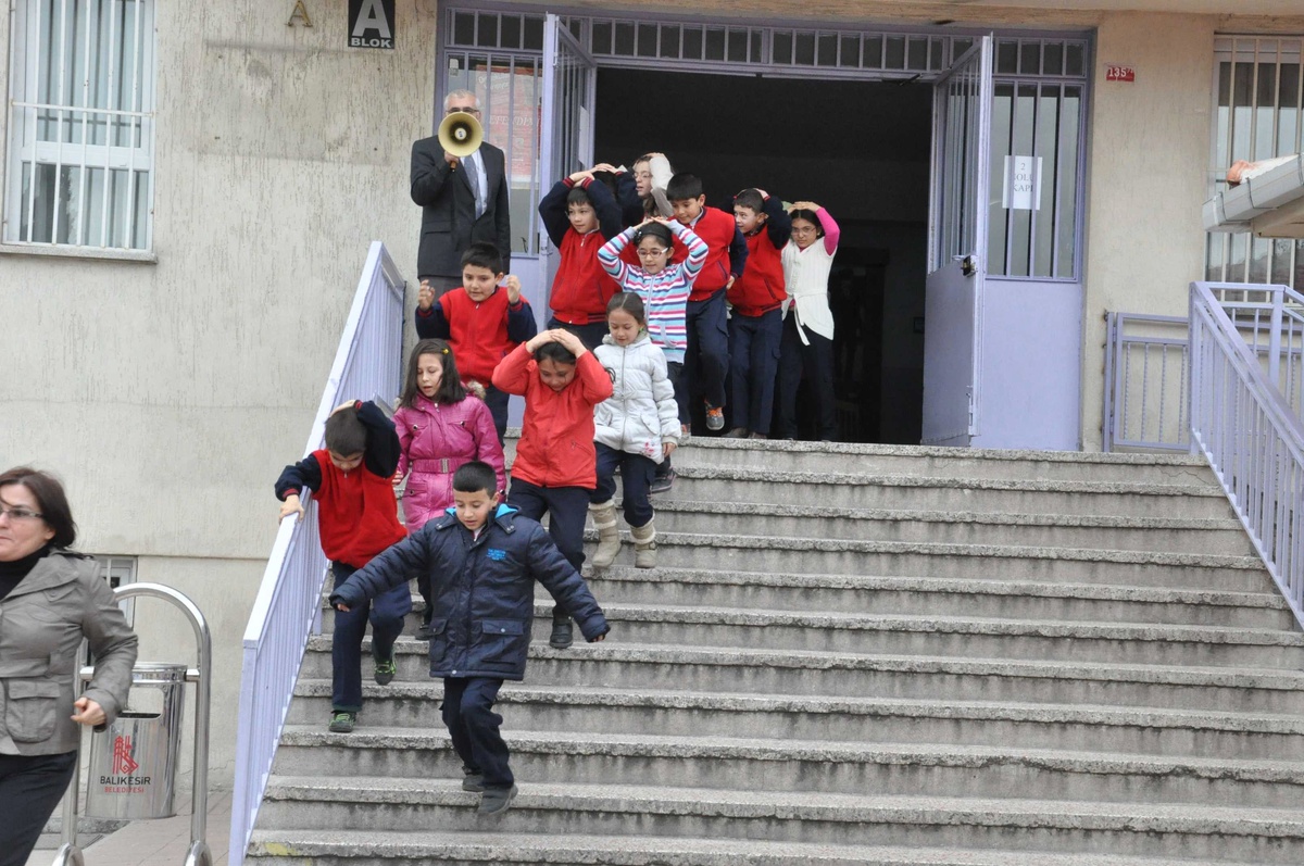 Marmara Depreminde Tsunami Uyarısı Yapan Japon Kaneko Balıkesir\'de Deprem Tatbikatına Katıldı