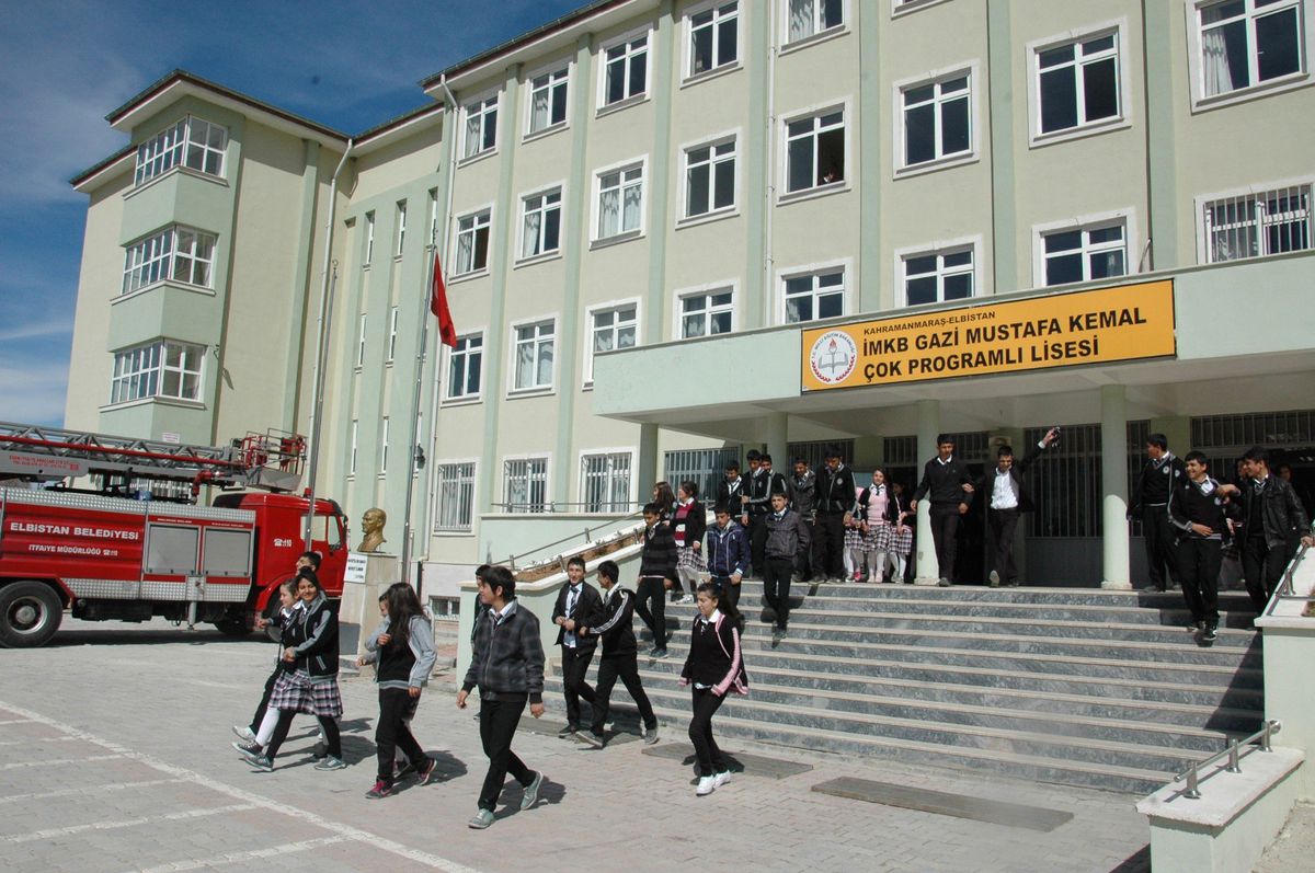Öğrencilere Yangın ve Deprem Tatbikatı