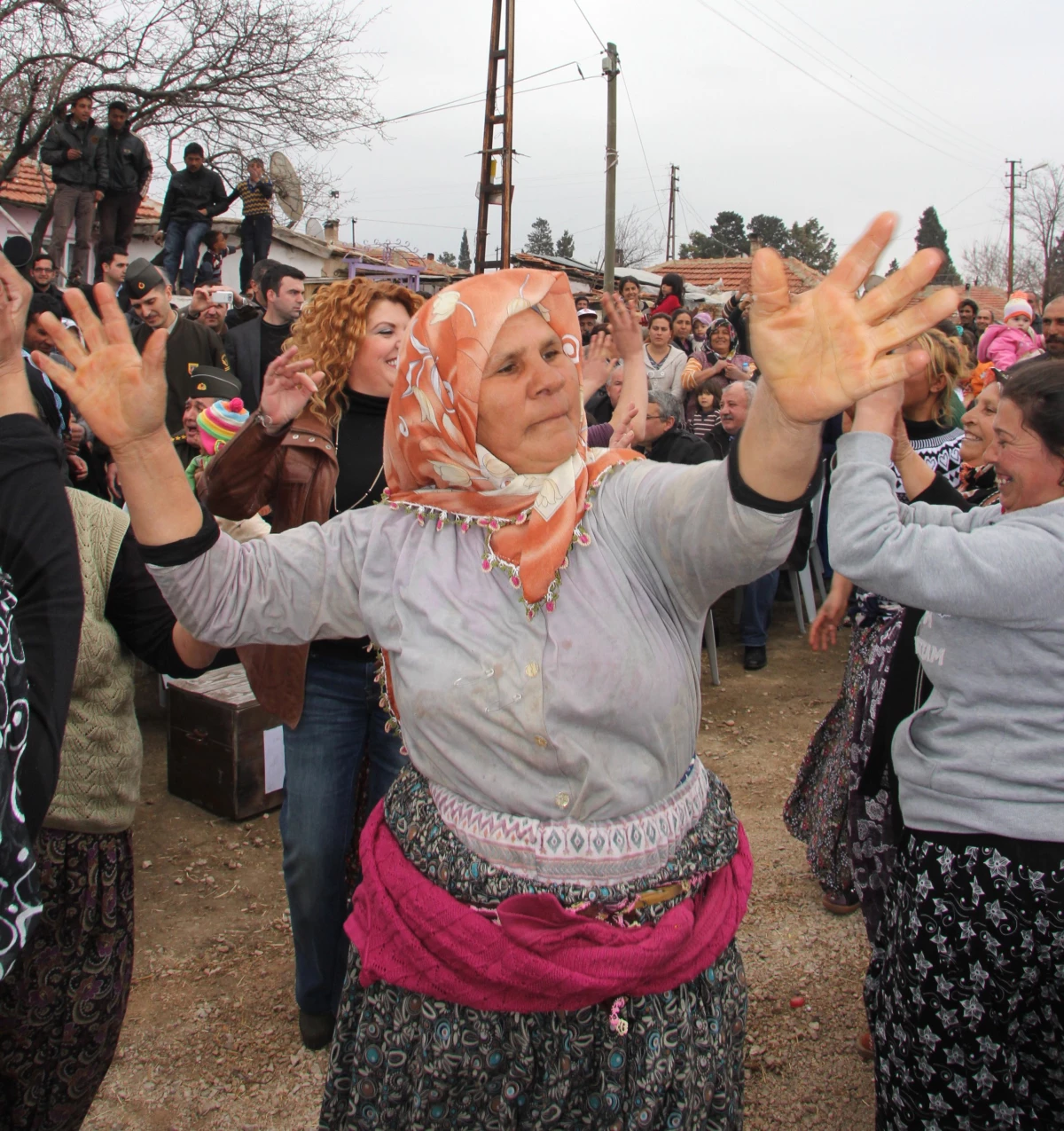 "Roman Derneği" Romanlara Yakışır Şekilde Açıldı