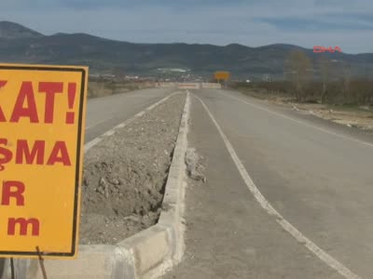 Sakarya Yol Fazla Yükseltilince, Trafiğe Açılamadı.