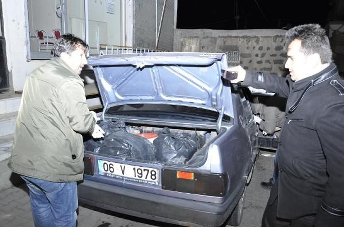 Şanlıurfa Polisten Kaçan Otomobilden 12 Kilo Esrar Çıktı
