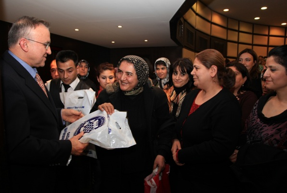 Türk Kadını Çağdaşlaşma Yolunda Gururla Yürüyor