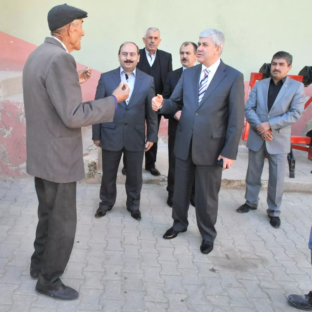 Vali Erden, Sivil Toplum Örgütlerini Gezdi