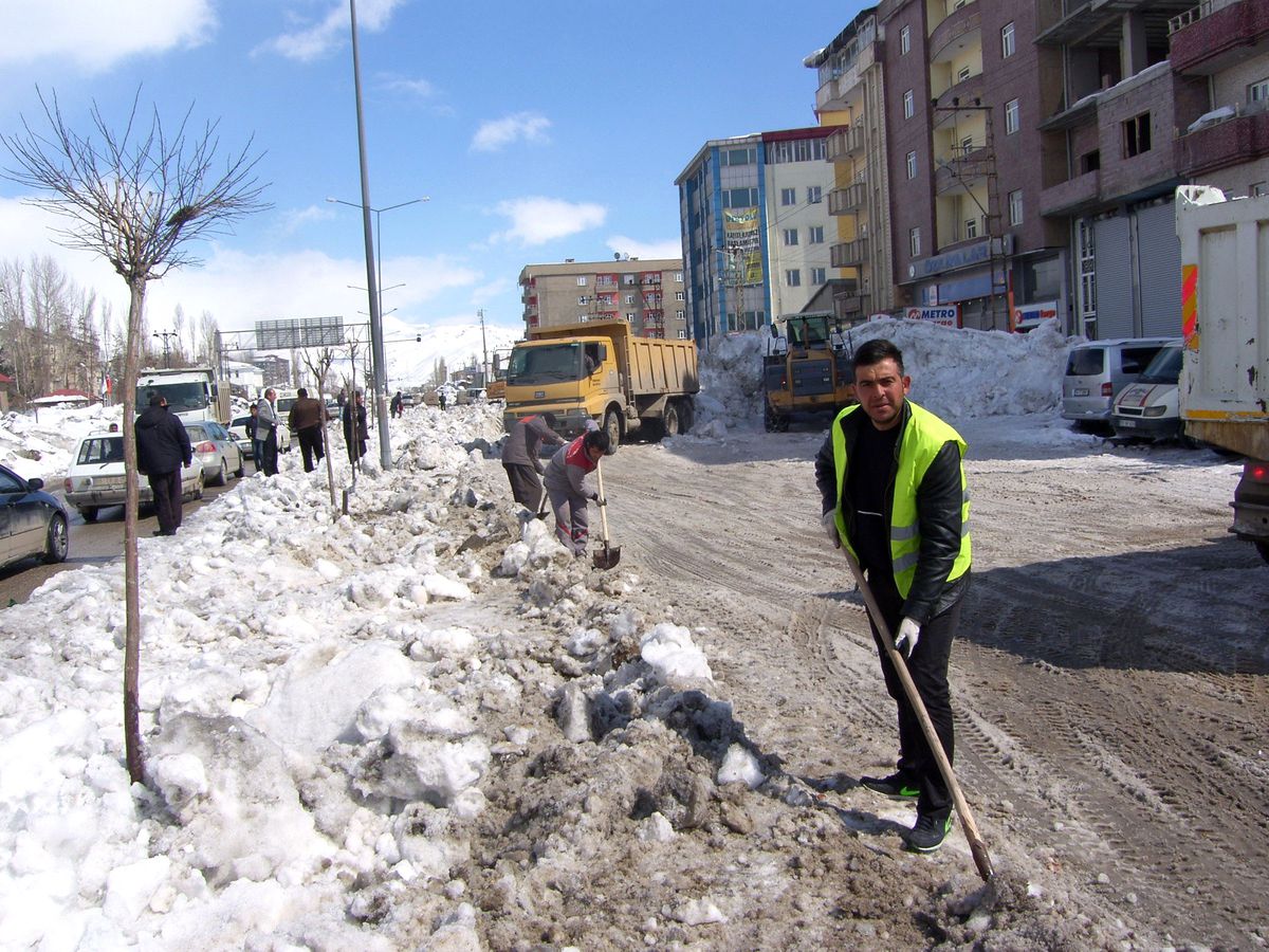 Yüksekova\'da Nevroz Hazırlıkları Başladı