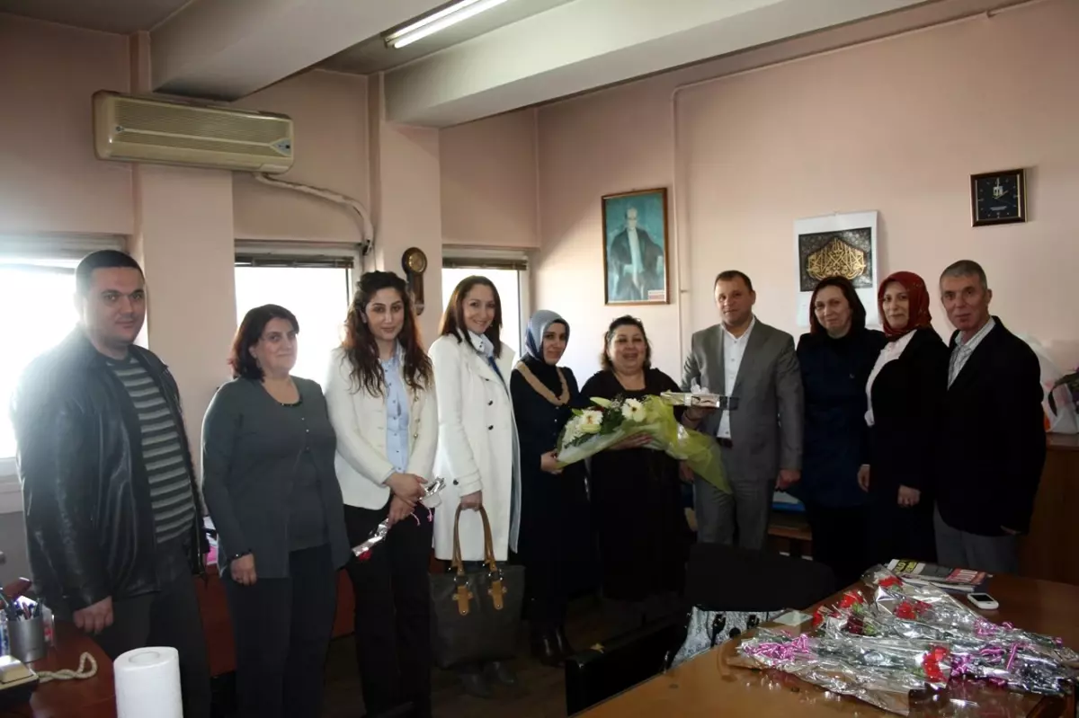 AK Parti Merkez İlçe, Kadınlar Günü'nü Kutladı