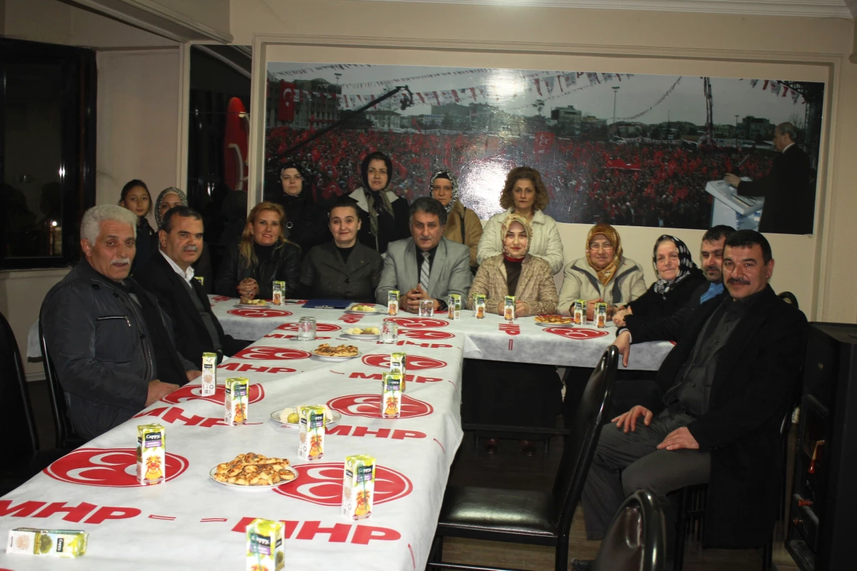 Akyazı MHP Kadınlar Gününü Kutladı