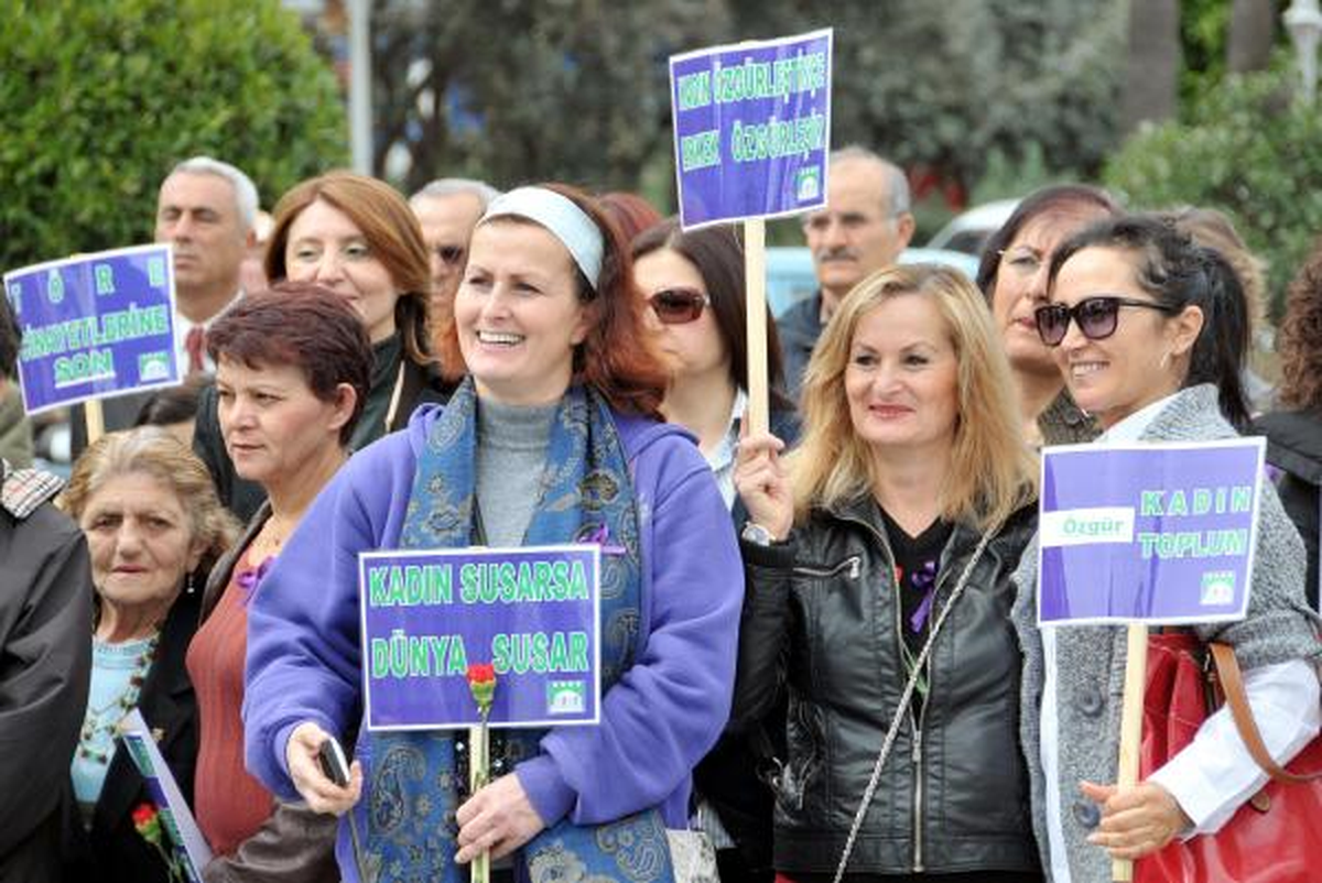Alanya\'da Kadınlar Gününe Davul-Zurnalı Kutlama