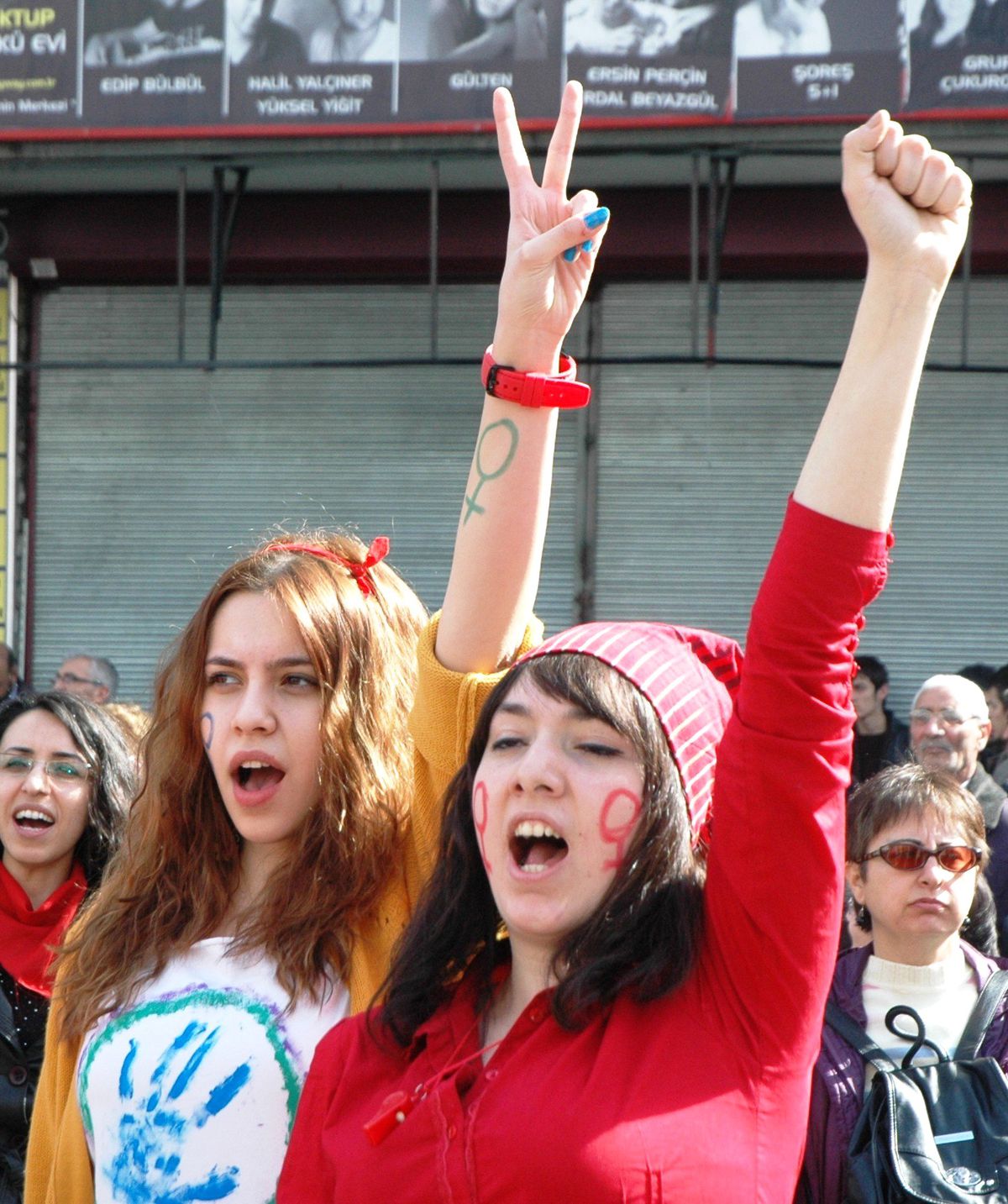 Ankara Kadın Platformu Üyesi Kadınlar Kızılay\'a Yürüdü