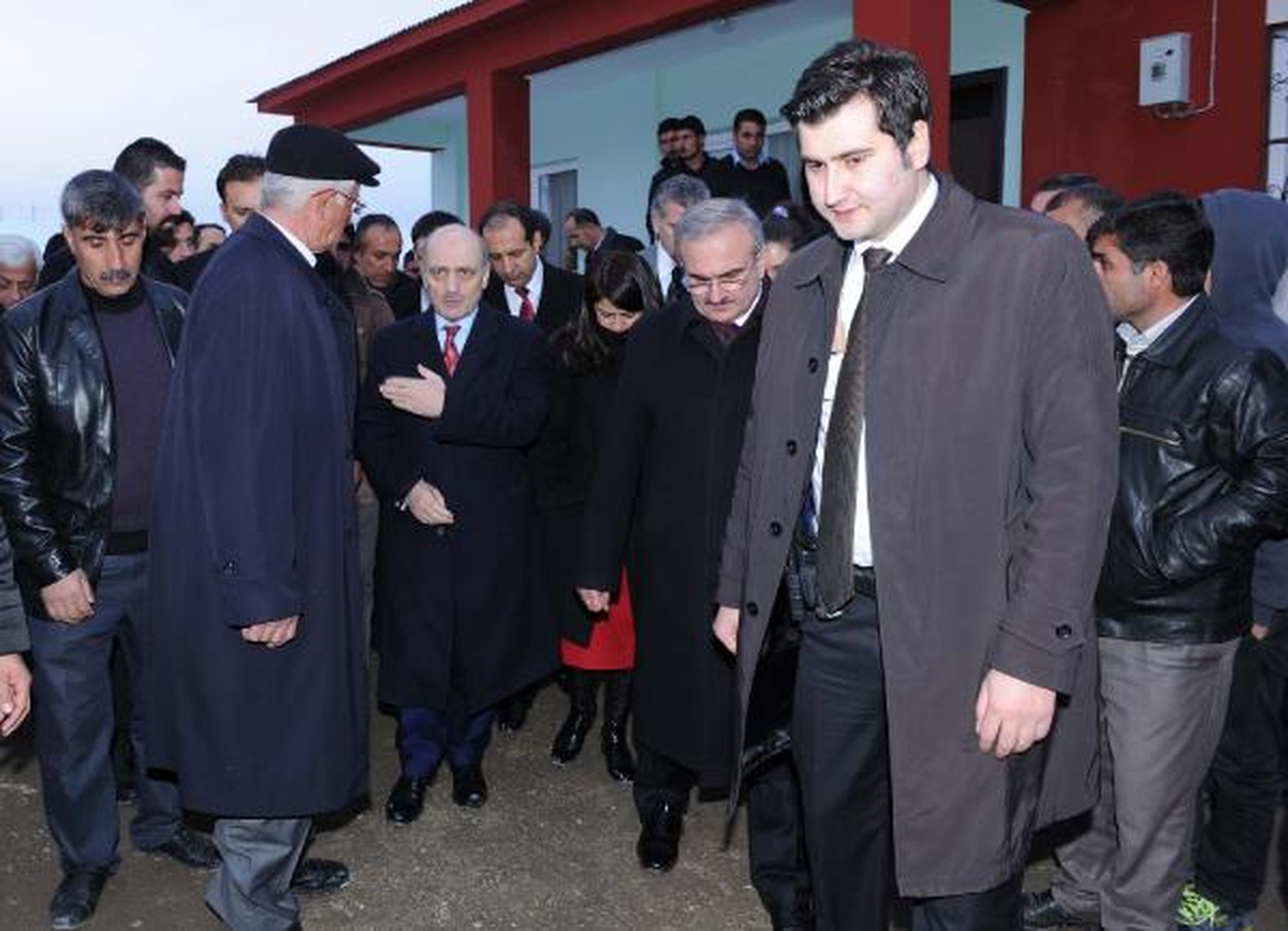 Bakan Bayraktar; "Allah Van Depreminde Bizi Kayırdı"