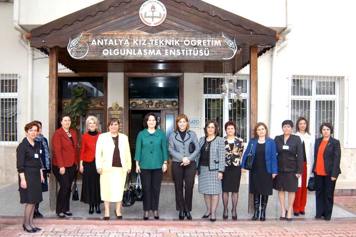 "Başarılı Türk Kadınları" Sergisi Açıldı