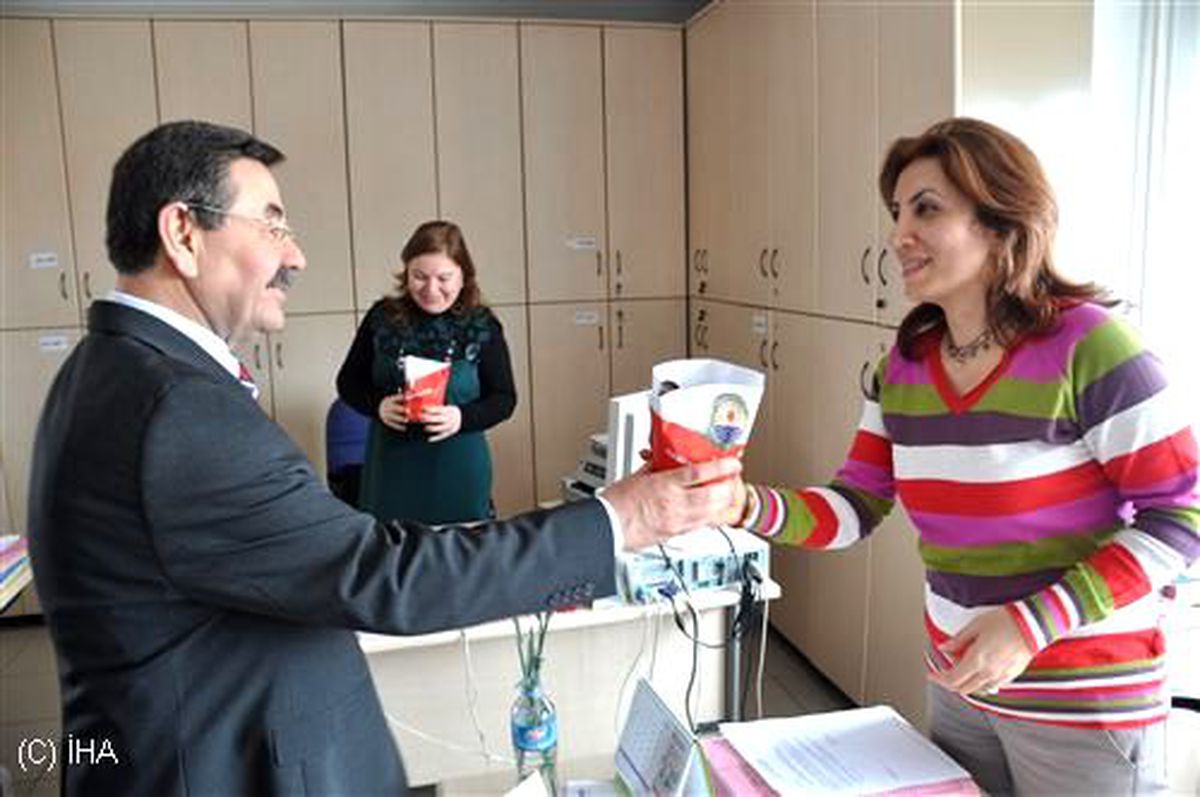 Başkan Odabaşı\'ndan Gölbaşılı Kadınlara Çiçek