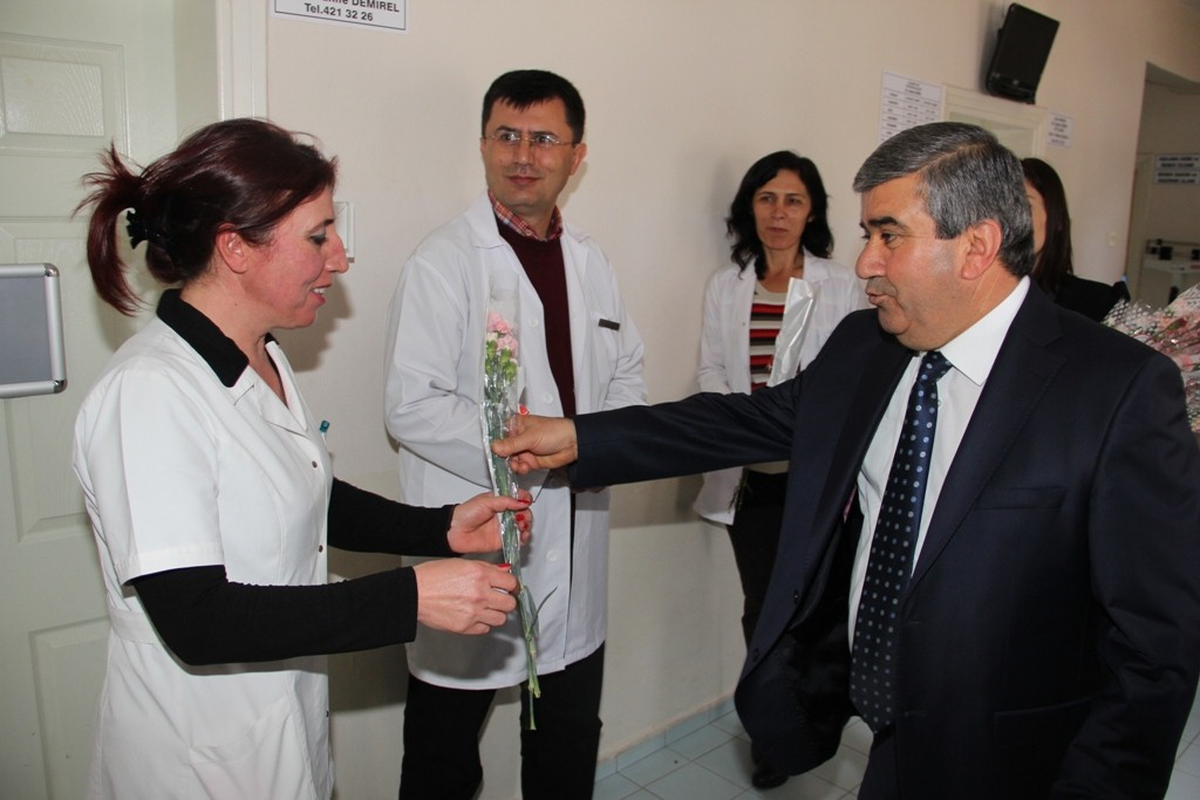 Başkan Tursun Kadınlar Günü\'nü Kutladı