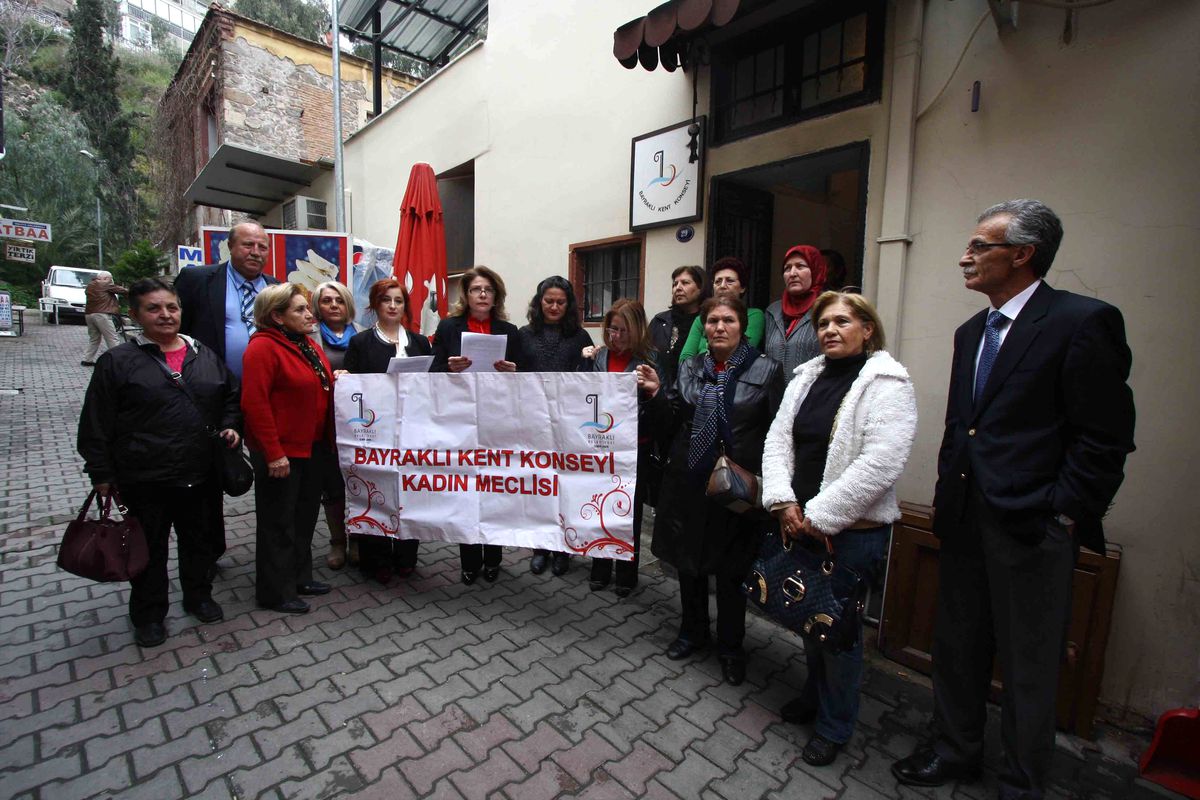 Bayraklı\'nın Kadınları Bir Arada