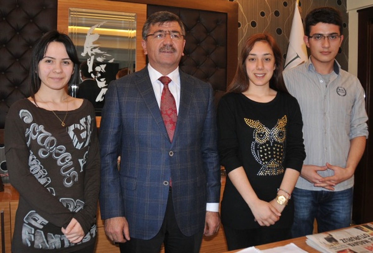 Öğrencilerden Başkan Faruk Akdoğan\'a Ziyaret