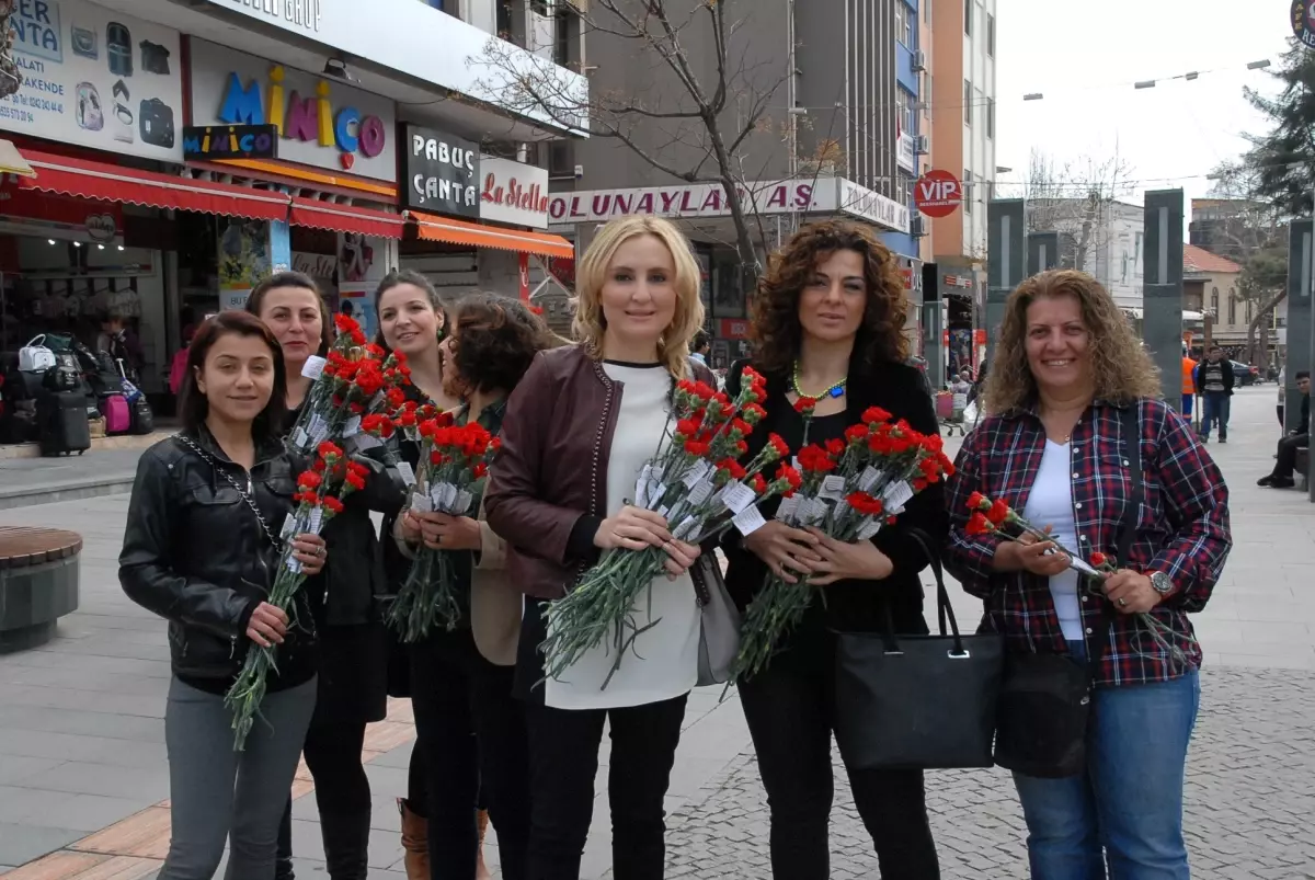 Çalıkuşu'ndan 10 Bin Karanfil