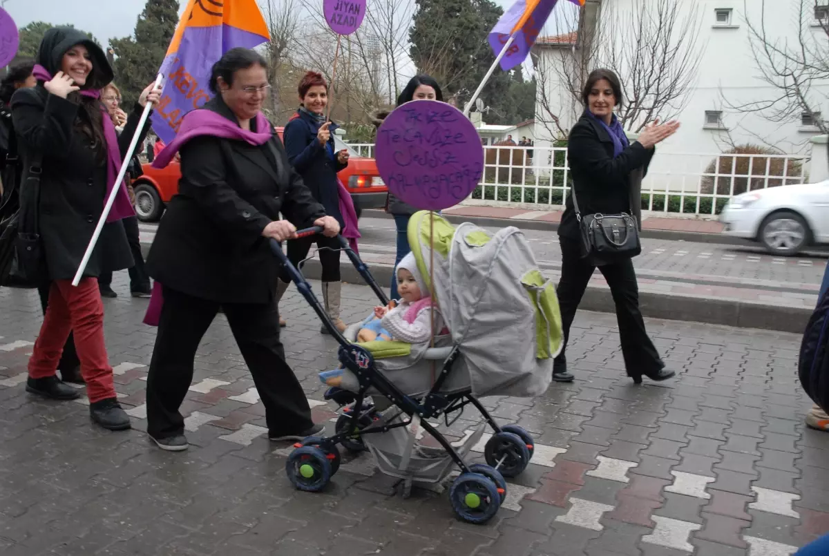 Çanakkale\'de 8 Mart Dünya Kadınlar Günü Kutlandı