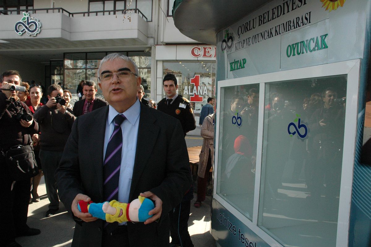 Çorlu Belediyesi\'nden Oyuncak ve Kitap Kumbarası
