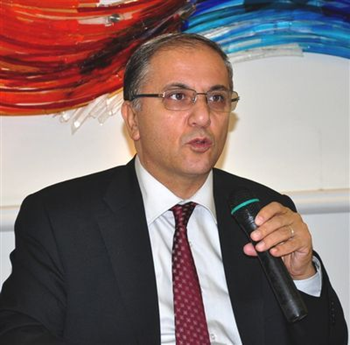 DSİ 11\'inci Bölge Müdürü Yunus Algın\'dan Kadın Personele Jest