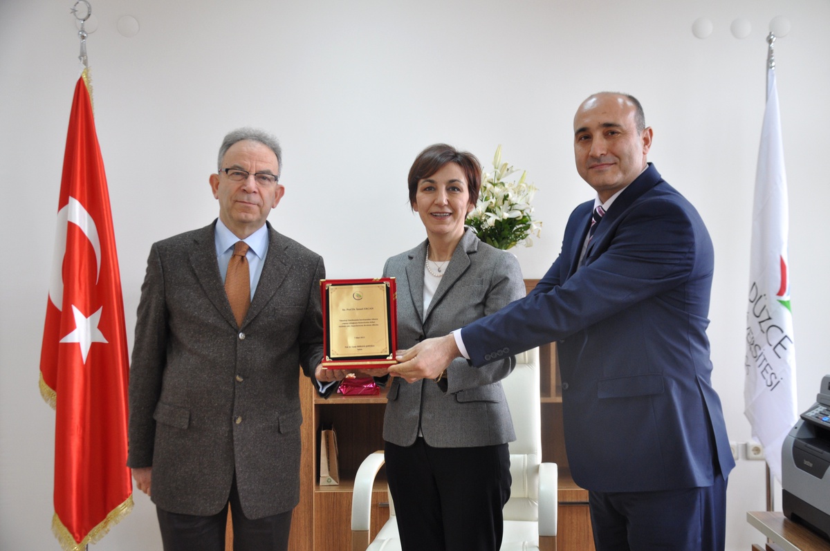Düzce Üniversitesi Fakültelerine Atanan Dekanlar Göreve Başladı