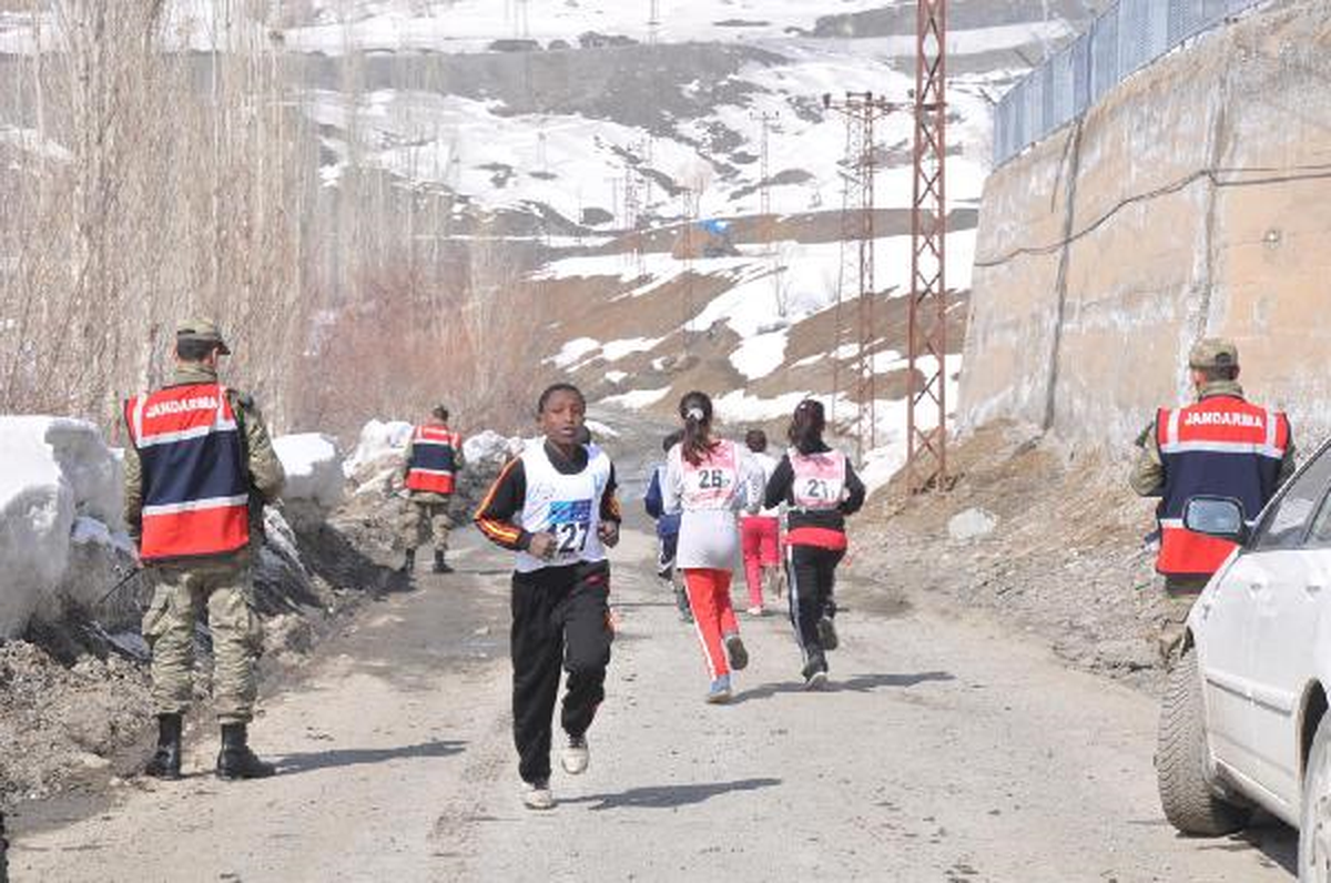 Hakkari\'deki Kros Yarışmasında Bir Sudanlı