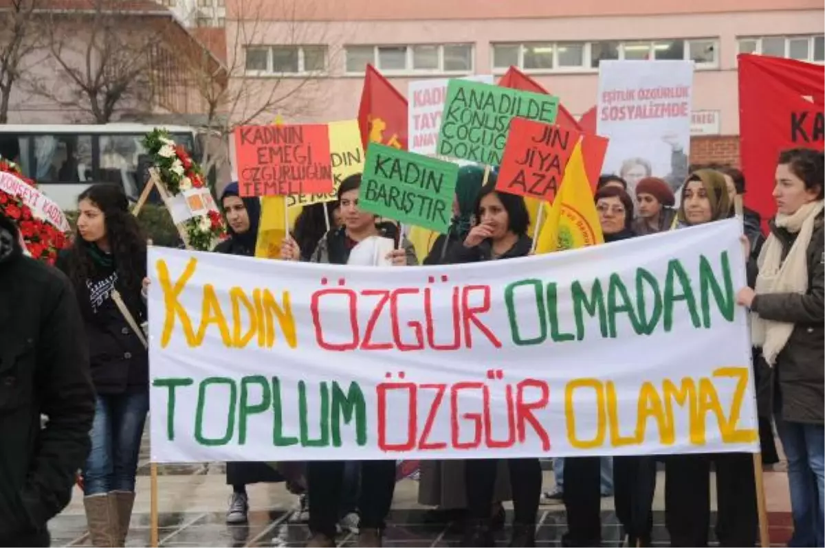 Kadın Mitinginde Yöneticilere Tepki