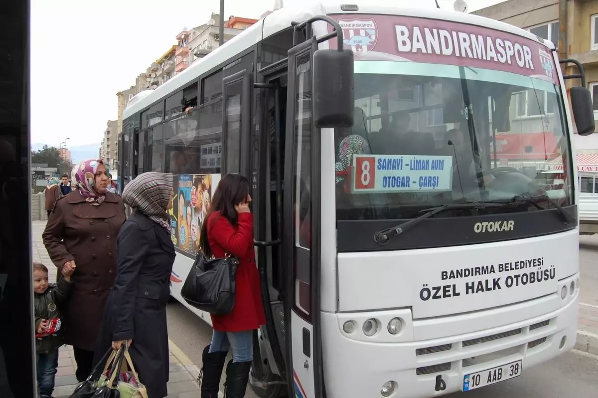 Kadınlar Gününde Kent İçi Ulaşım Araçları Kadınlara Ücretsiz Hizmet Verdi