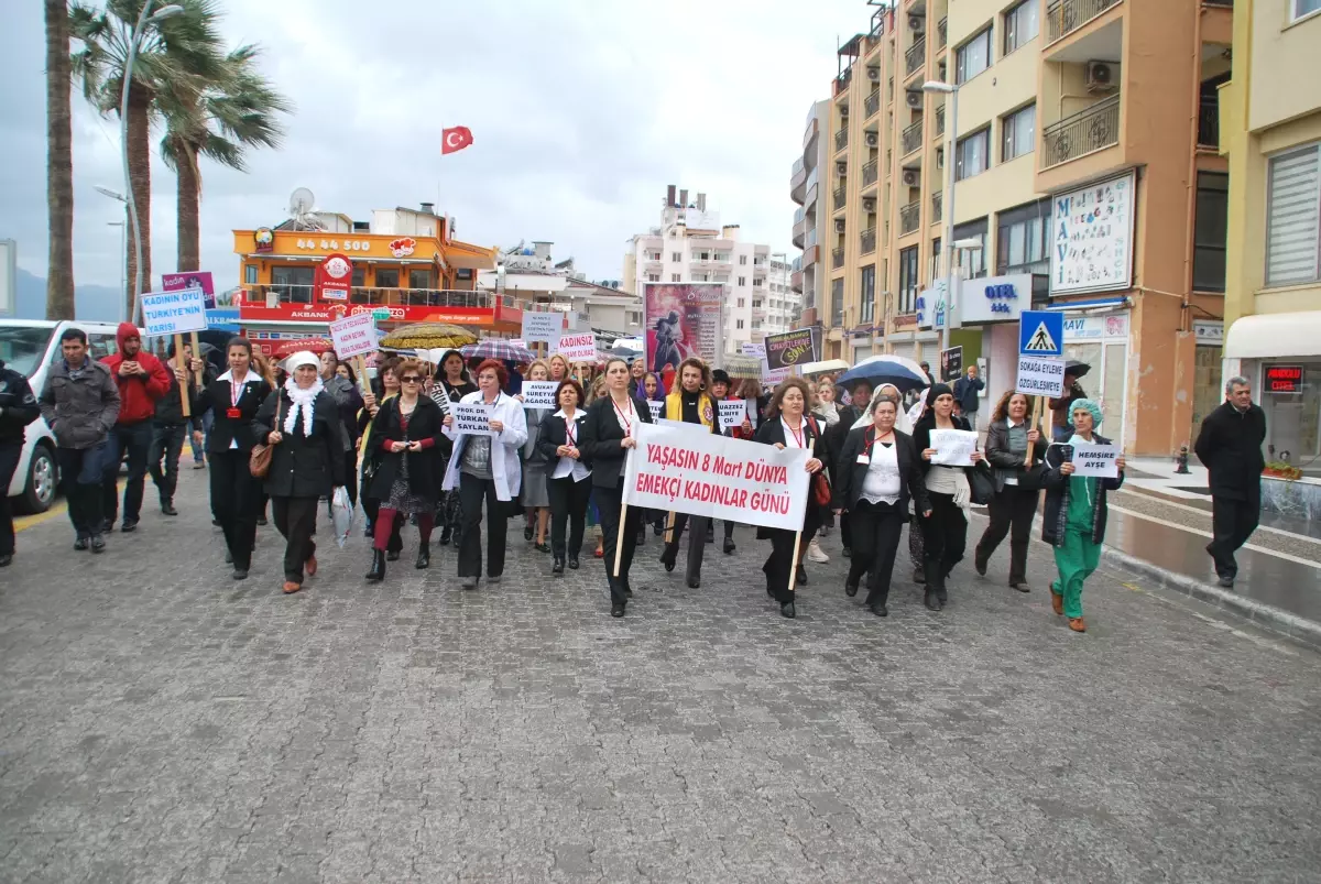 Marmaris\'te Kadınlar Günü Yürüyüşü