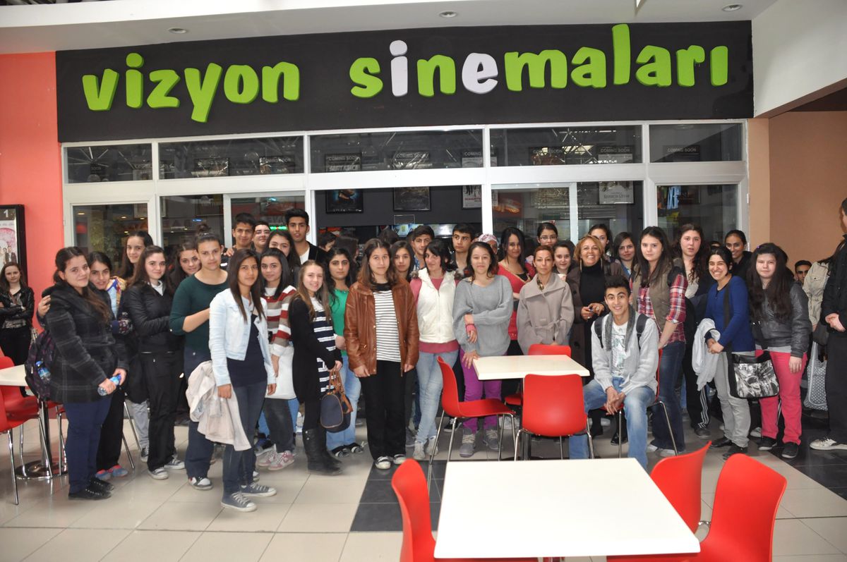Öğrencilerden Sinema Keyfi