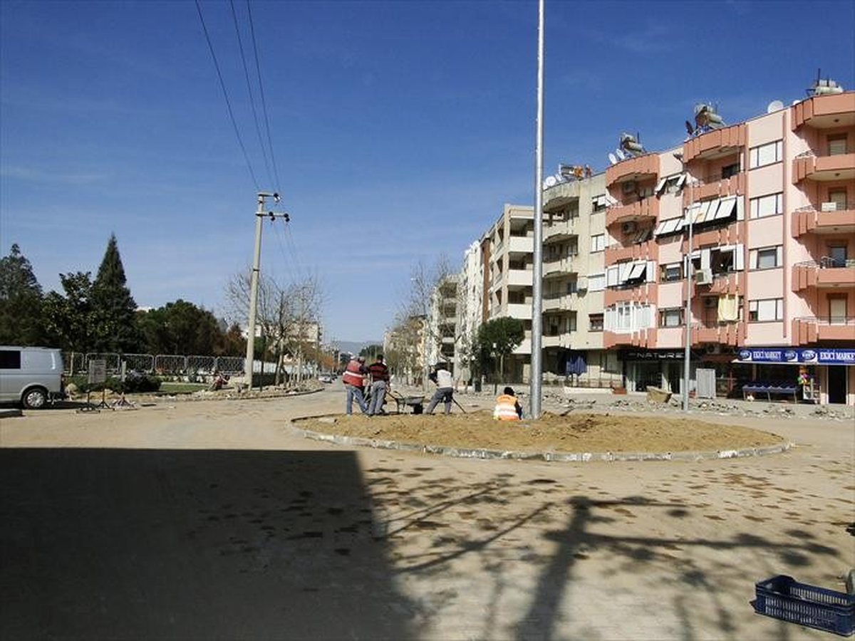 Salihli Şüheda Caddesi\'nde Çalışmalar Tamamlanma Aşamasına Geldi