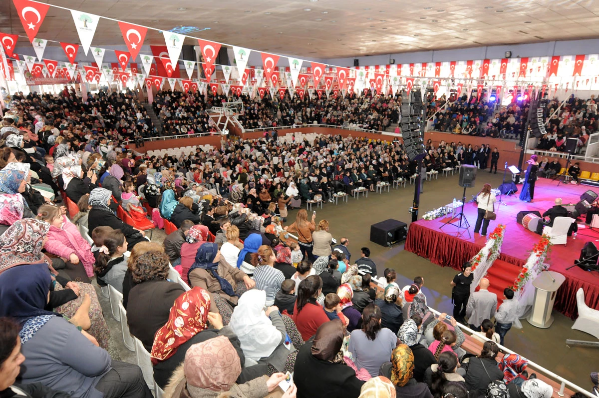 Şemnem Kısaparmak Gaziantep\'te Konser Verdi