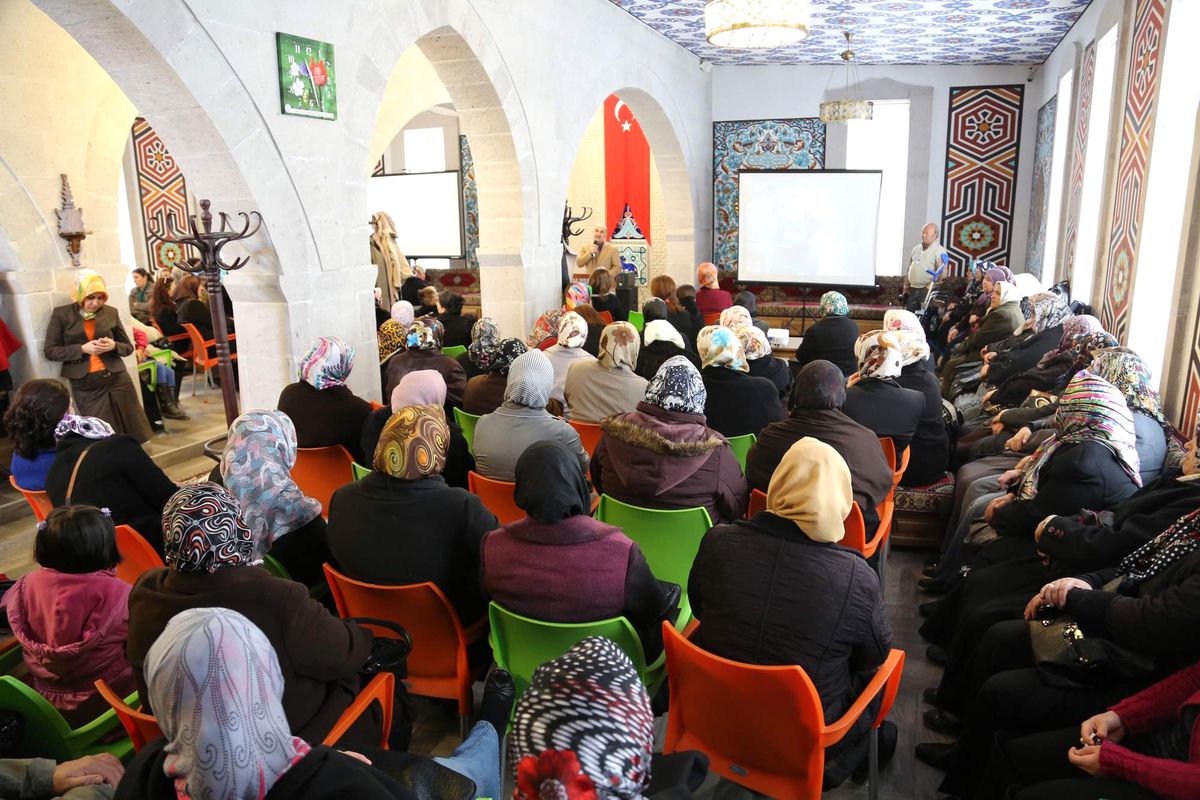 Talaslı Kadınlardan 8 Mart Dünya Kadınlar Günü Kutlaması